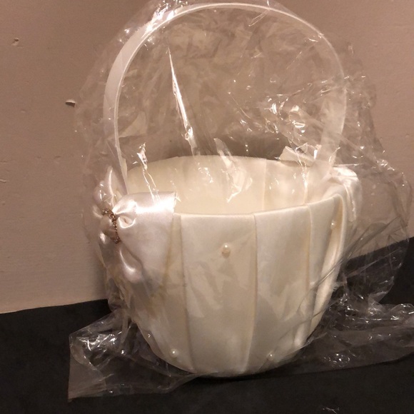 1 Satin Flower Girl Baskets - Picture 10 of 10